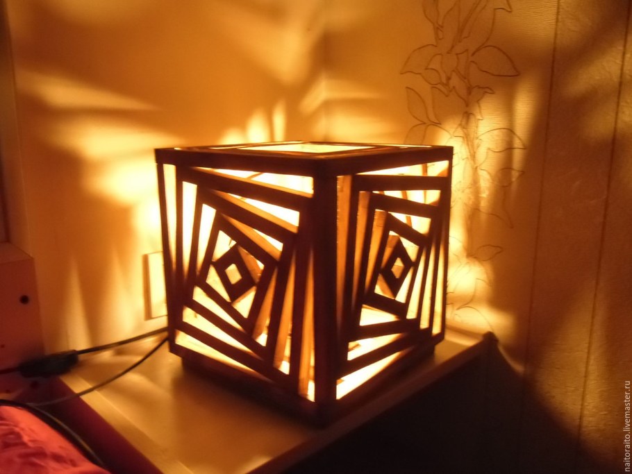 Светильник ночник из дерева