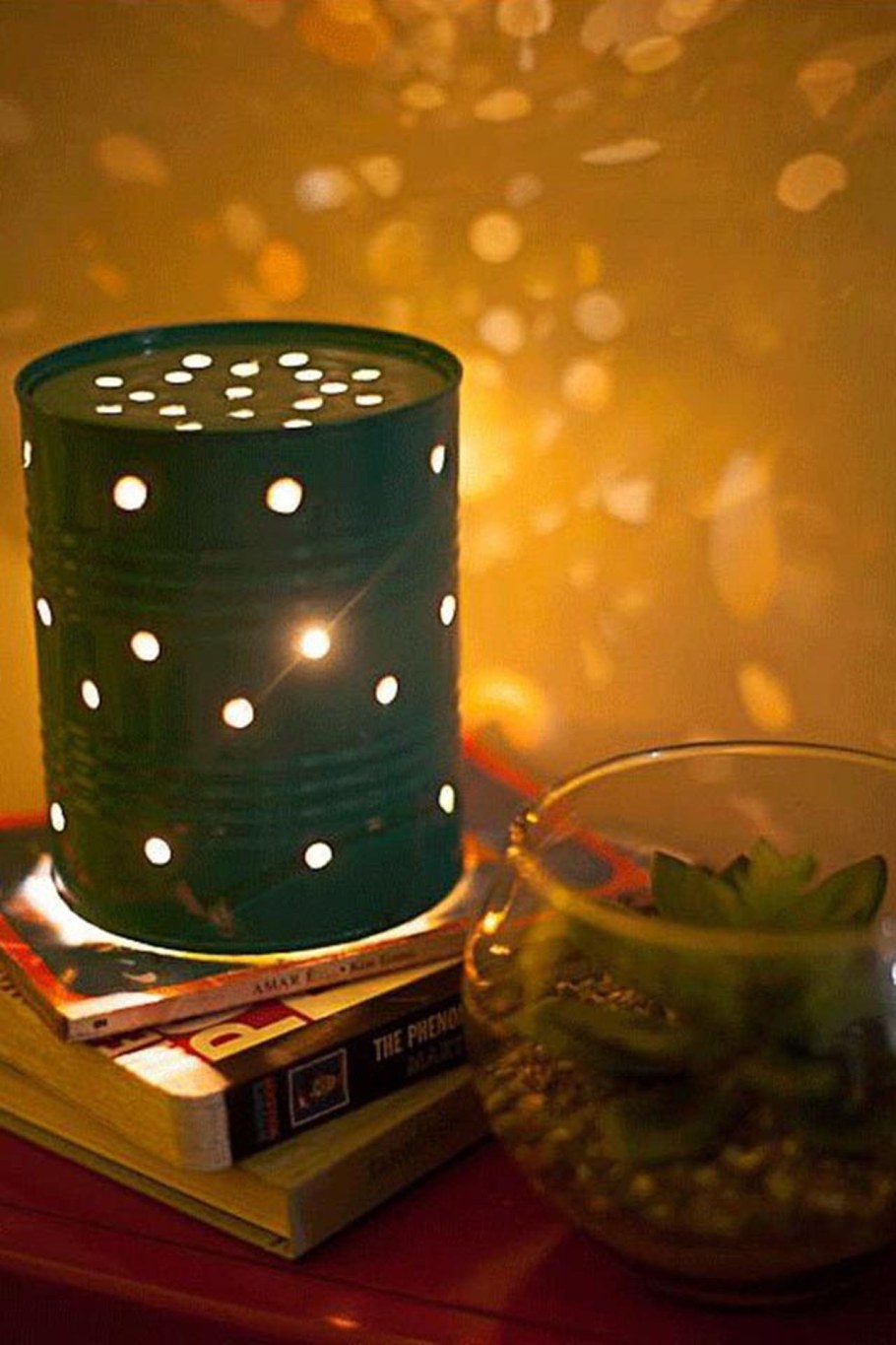 Светильник из консервной банки