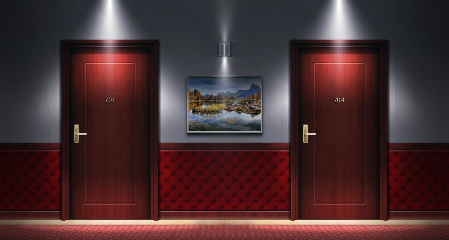 Открытая дверь