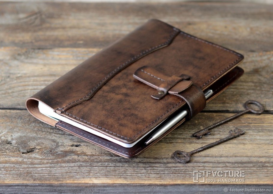 Обложка для ежедневника из кожи