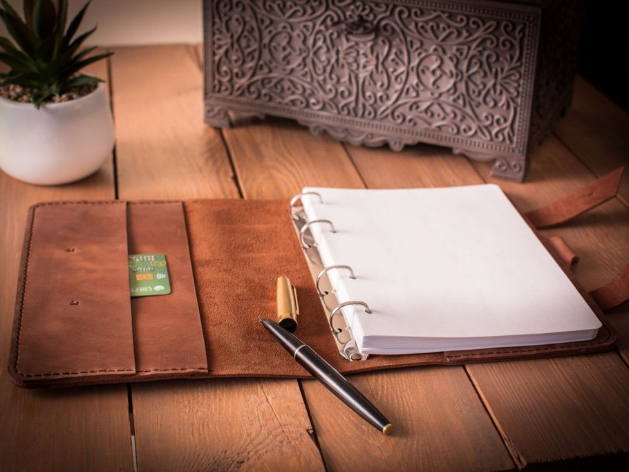 Блокнот из кожи