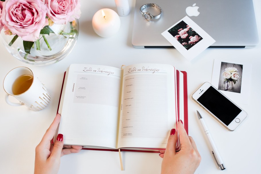 Ежедневник на столе