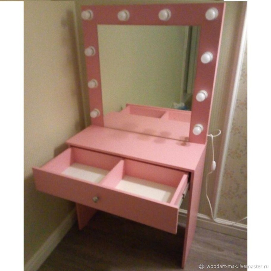 Гримерный столик для ребенка