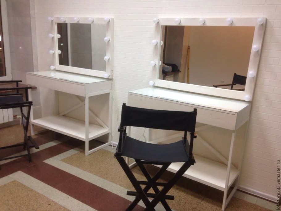 Стол гримерный с зеркалом габариты:1000х500х1800мм