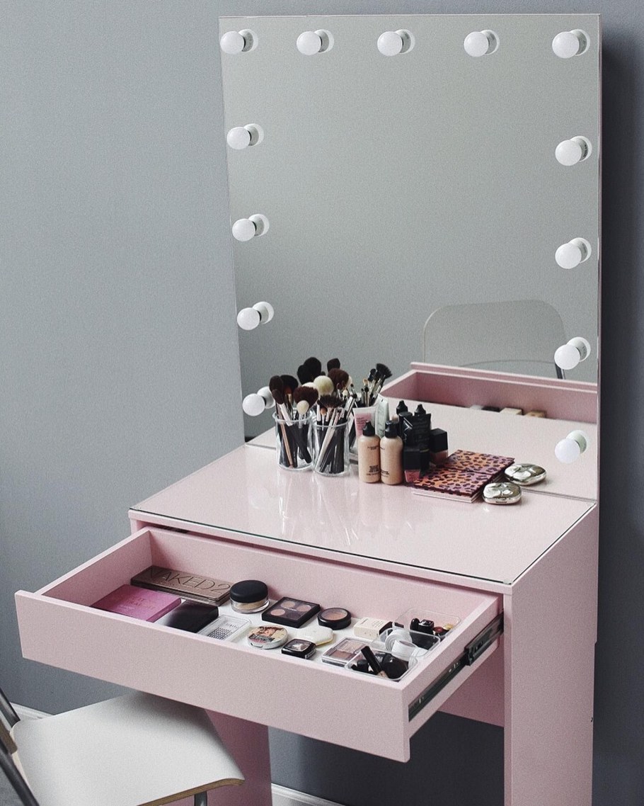 Детский гримерный столик