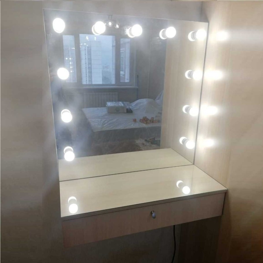 Гримерное зеркало 80х80