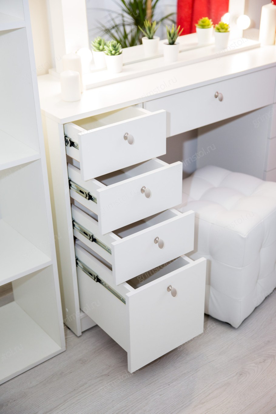 Гримерный стол Сиберия с зеркалом и ящиком