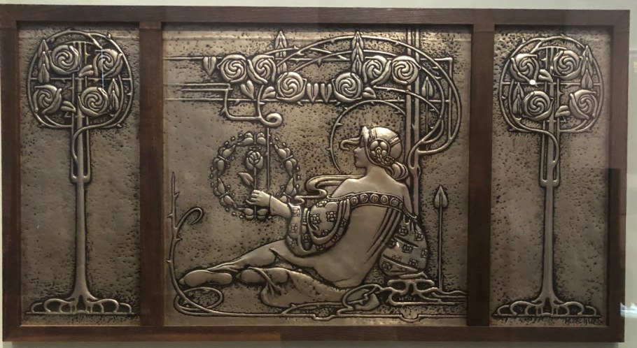 Барельеф в стиле Модерн