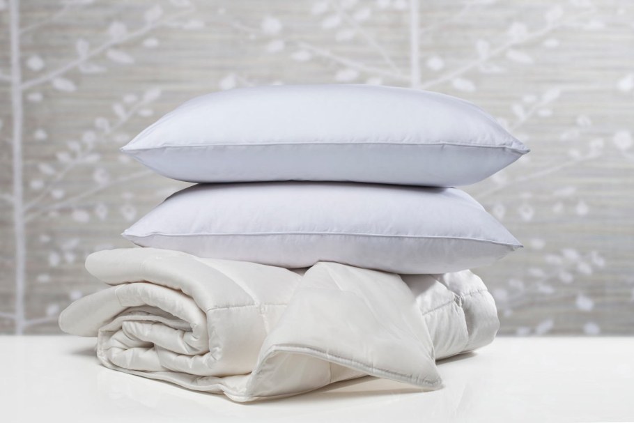 Текстиль подушки и одеяла