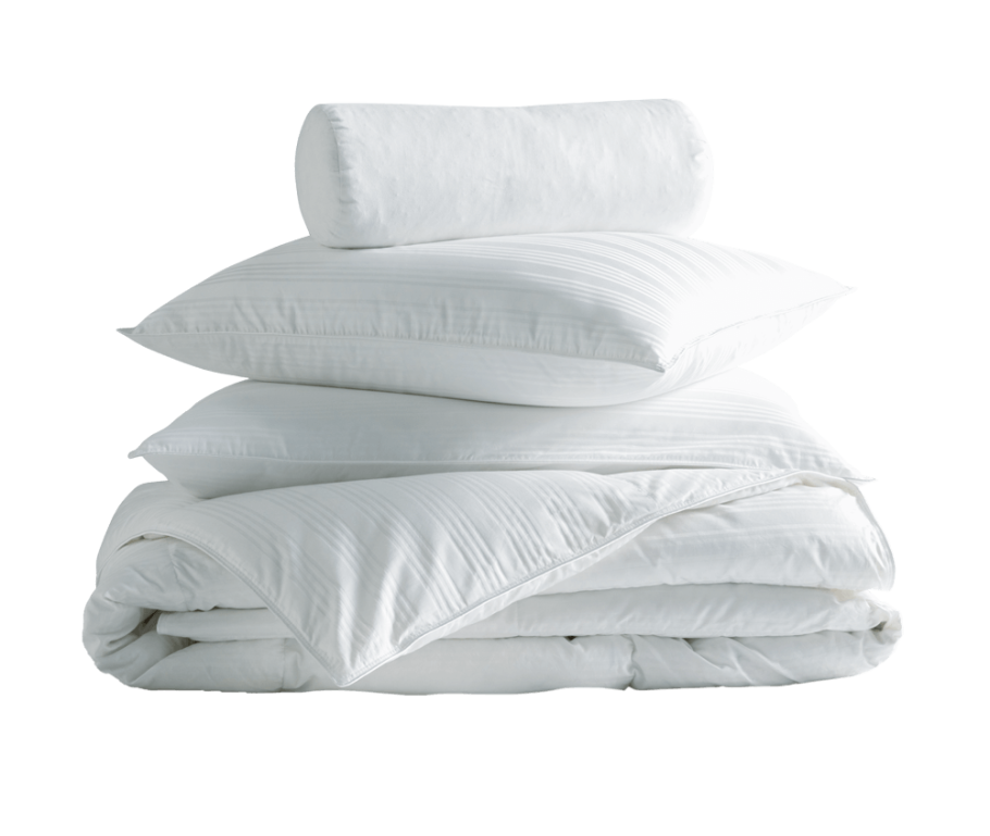 Постельное белье на белом фоне