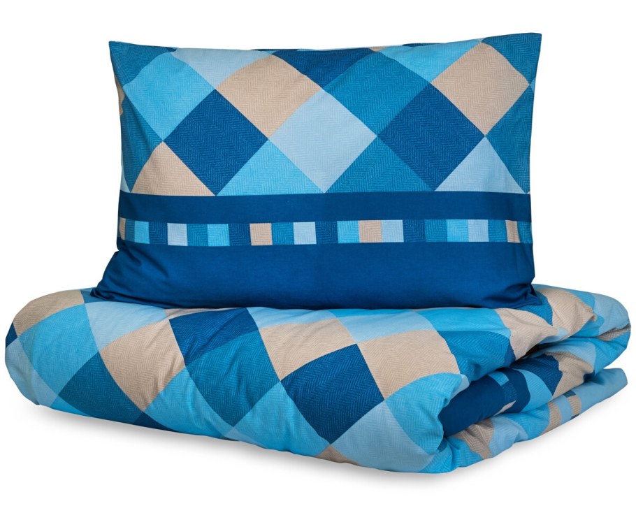 Пледы одеяла подушки