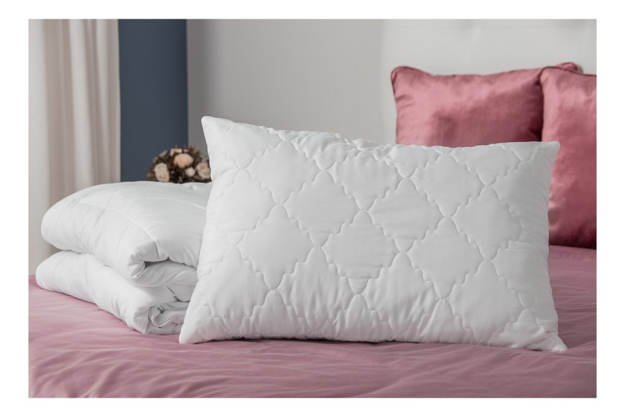 Подушки и одияло из синтифона