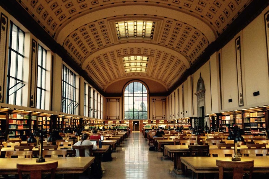 Калифорнийский университет в Лос-Анджелесе внутри