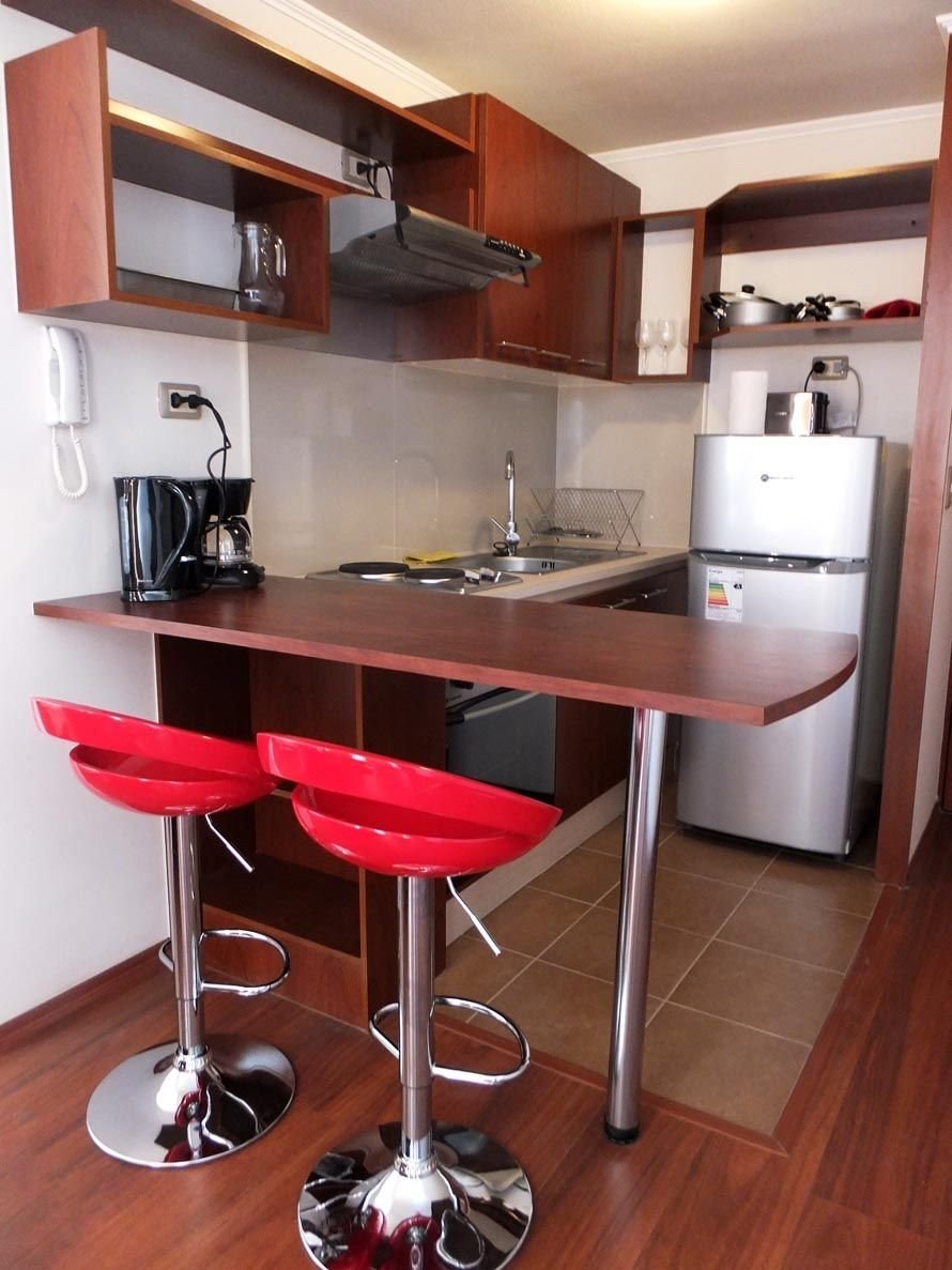 Кухонный гарнитур с барной стойкой