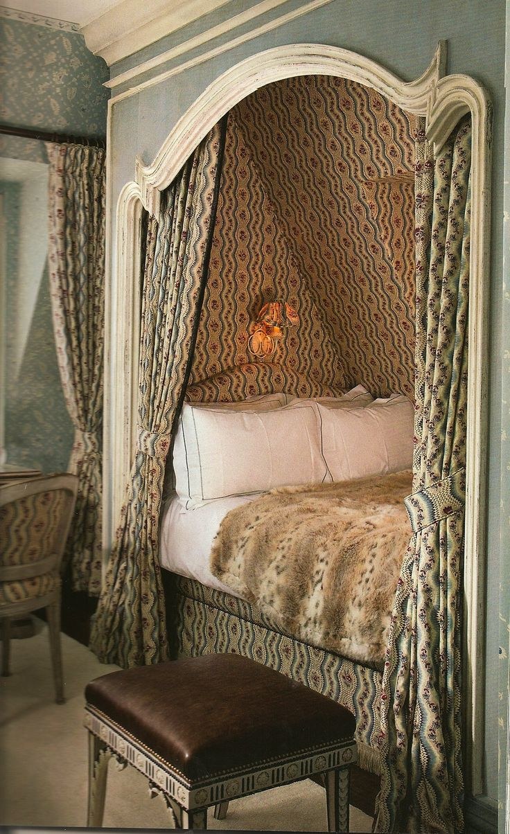 Уютный уголок в спальне