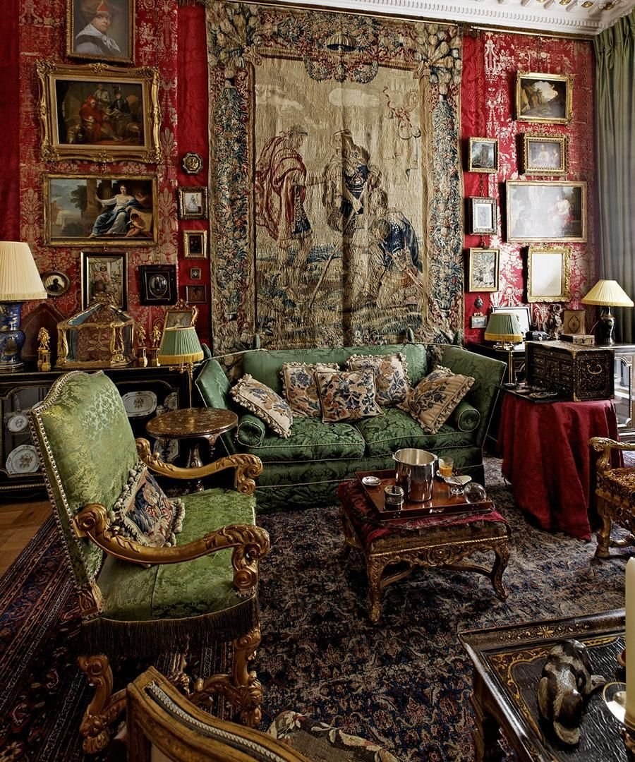 Интерьер комнаты в старинном стиле