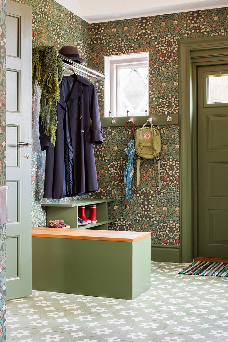 Прихожая в зеленом цвете