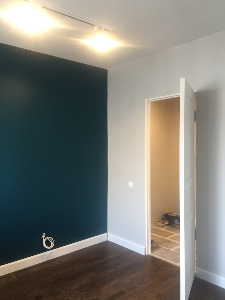 Плинтус в цвет стен