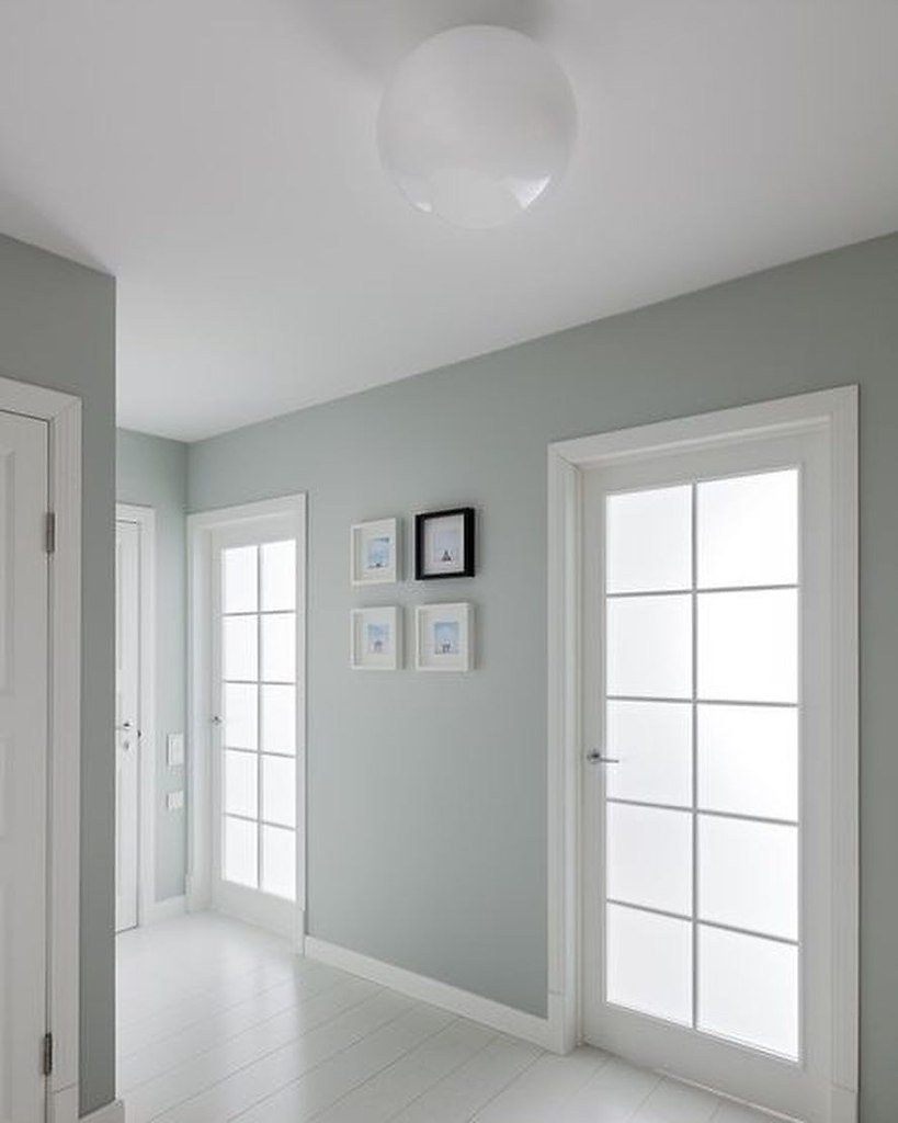 Светло серые стены