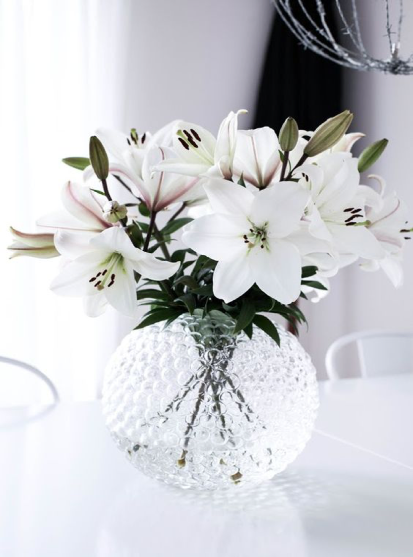 Лилии букет в вазе