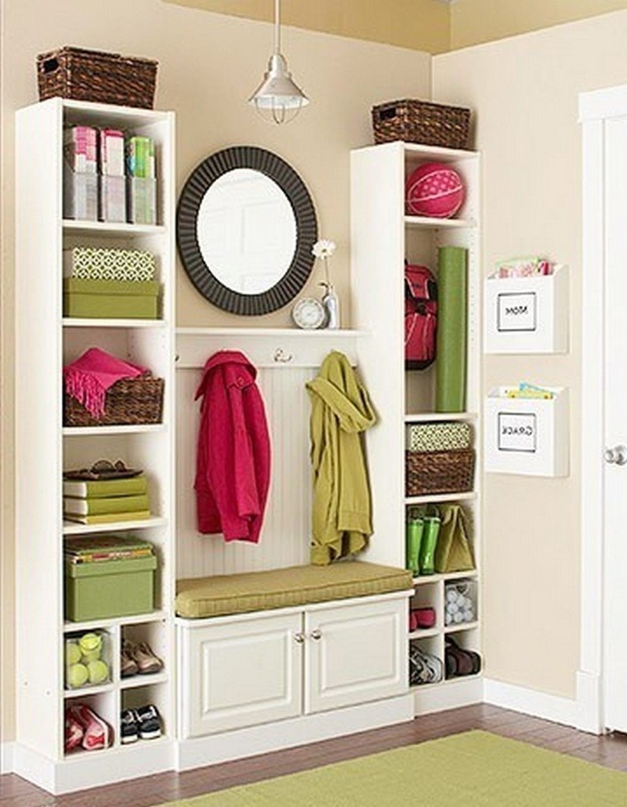 Открытые шкафы в прихожую