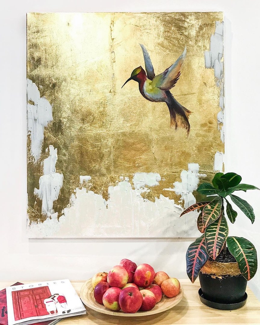 Картины с поталью в интерьере