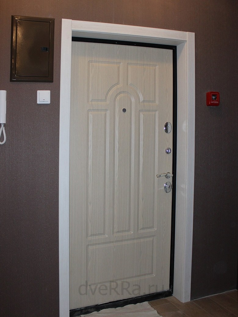 Отделка входной двери изнутри