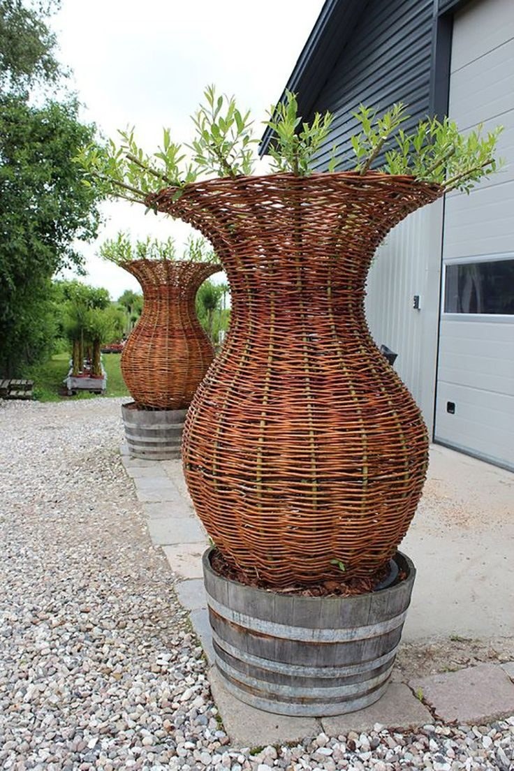 Плетеные вазоны для сада