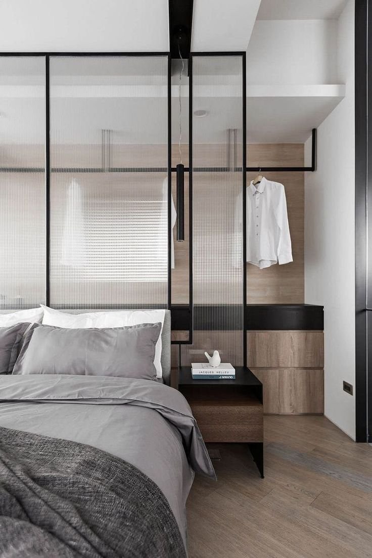 Спальня со стеклянной гардеробной