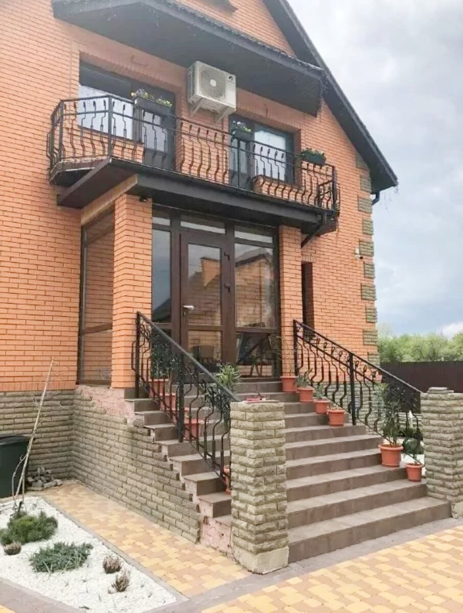 Застекленный балкон в частном доме