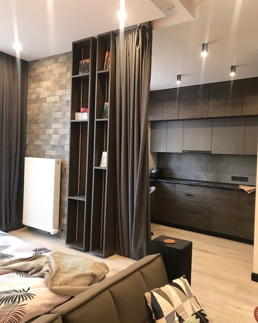 Зонирование комнаты шторами