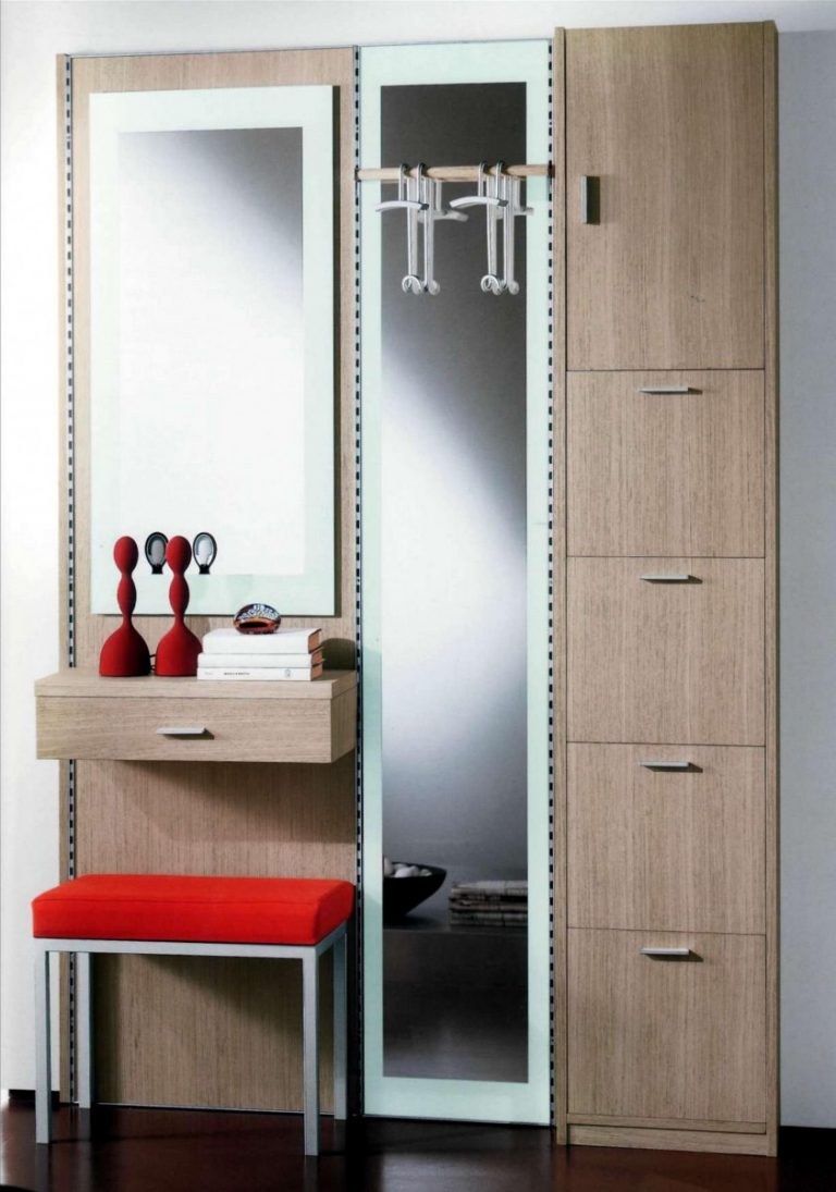 Компактная прихожая