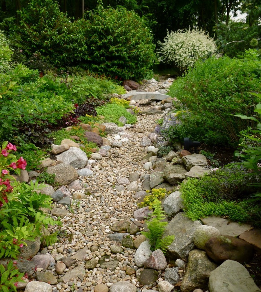 Рокарий горный ручей