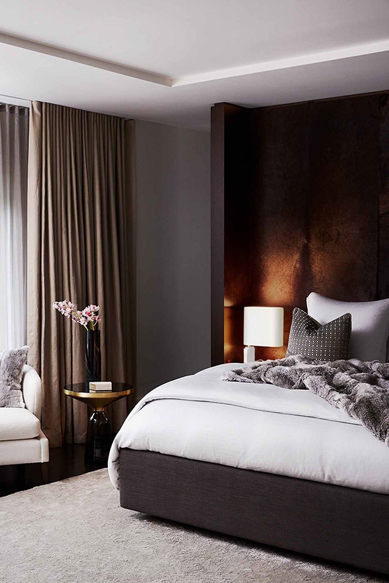Тёмные шторы в спальню