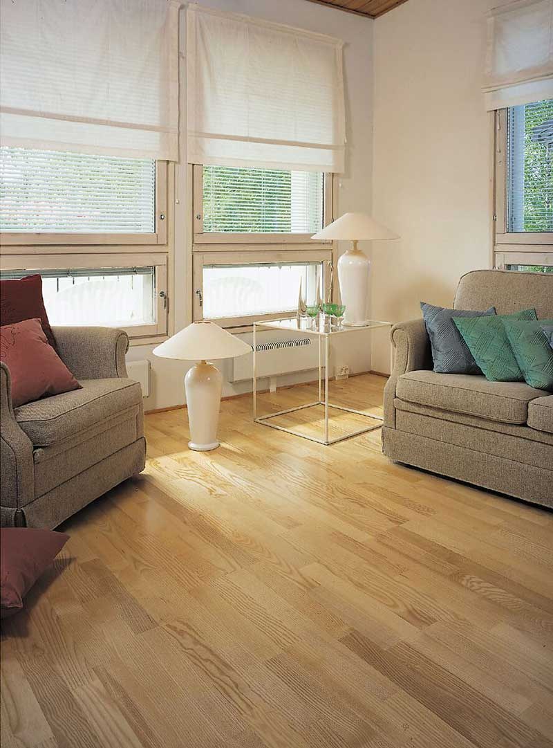 Интерьер с полами под дерево