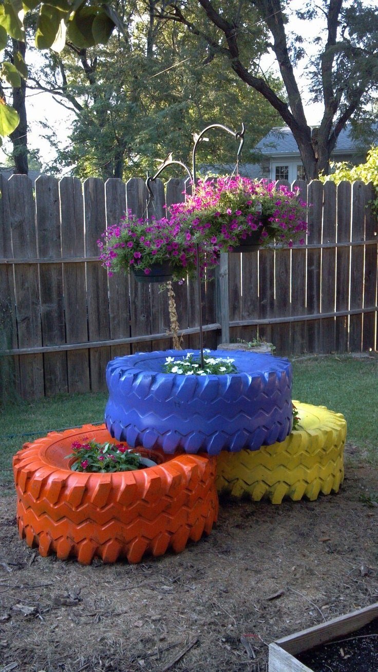 Горка из шин для цветов