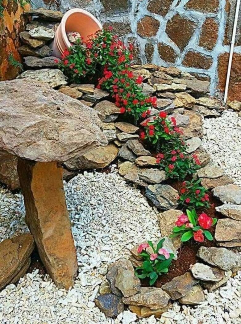 Рокарий с гранитом
