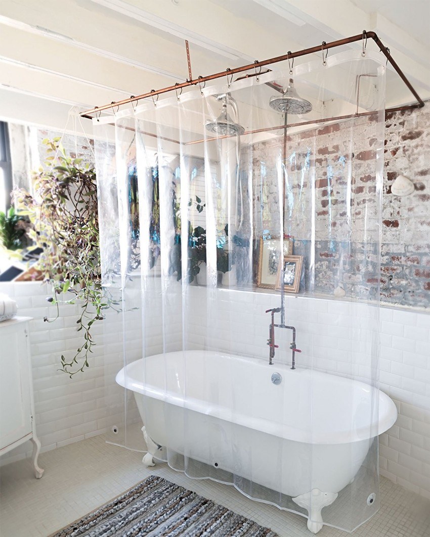 Ванная комната с занавеской