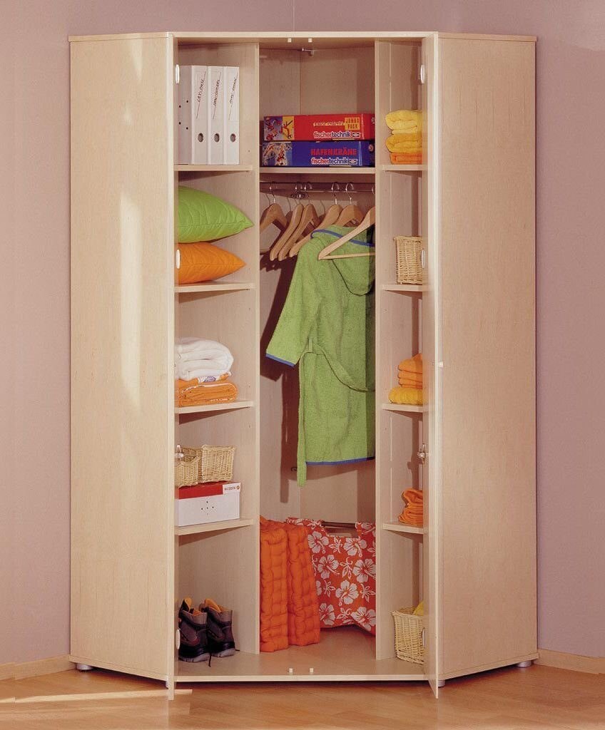 Угловой шкаф в детской