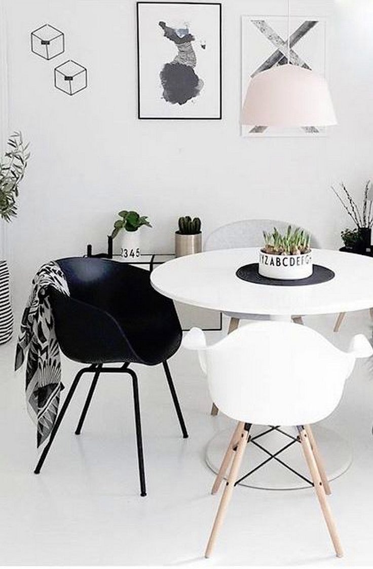 Белый стол черные стулья