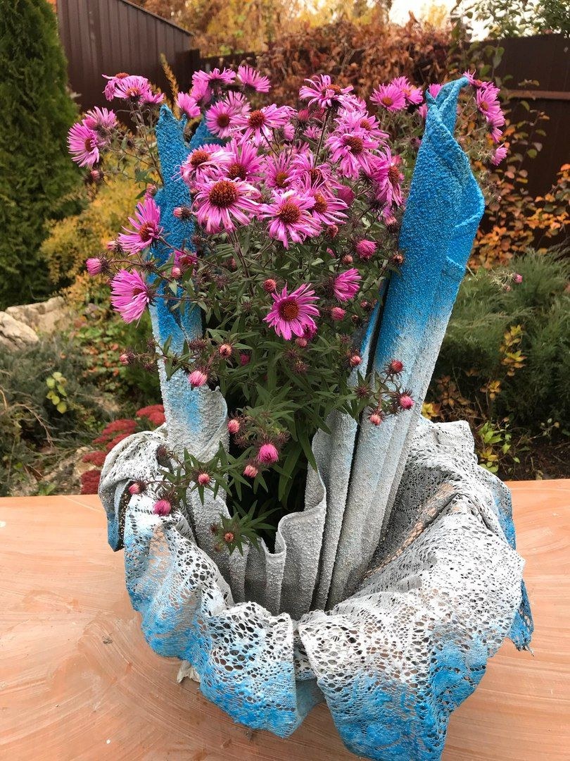 Вазоны из цемента и ткани