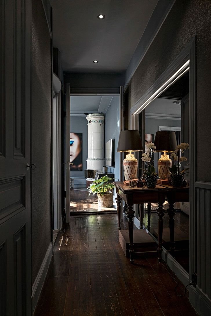 Квартира с темными стенами
