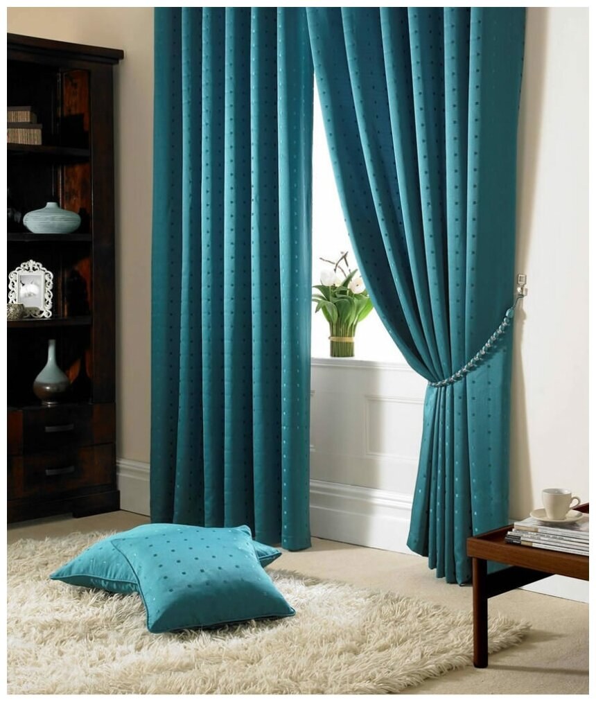 Коричневые шторы в спальне