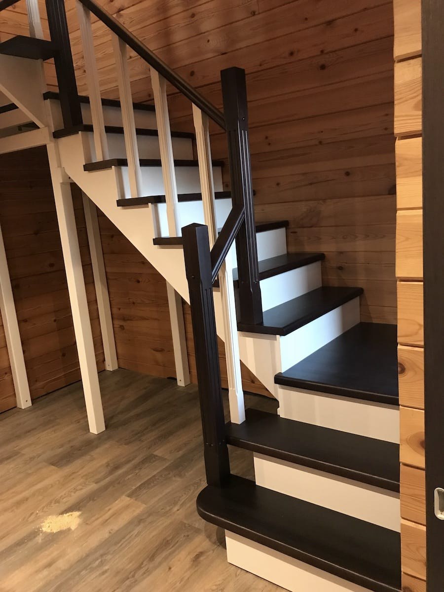 Лестница деревянная