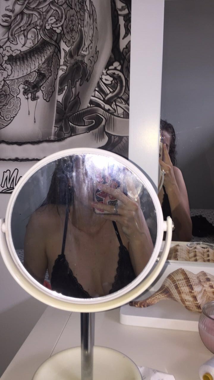 Девушка в зеркале