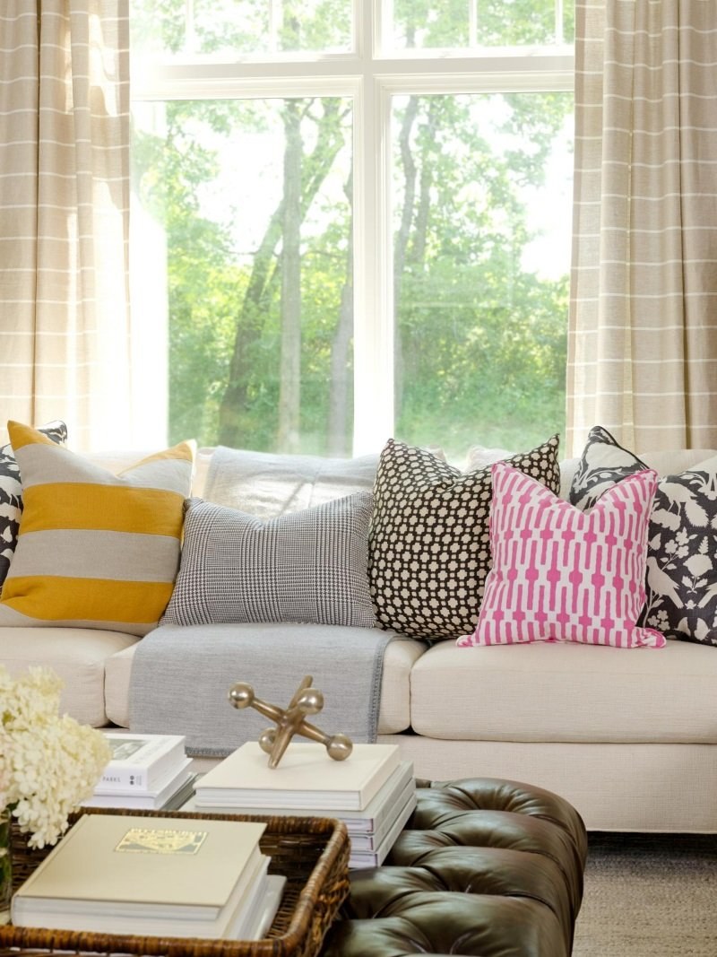 Диванные подушки в интерьере