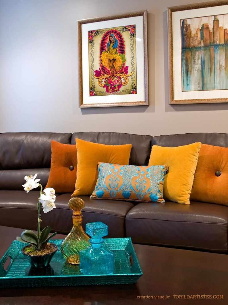 Оранжевый диван в интерьере