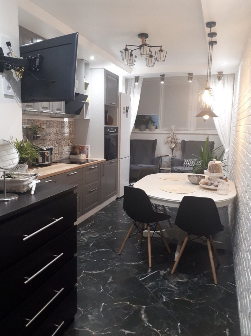 Кухня совмещенная с балконом