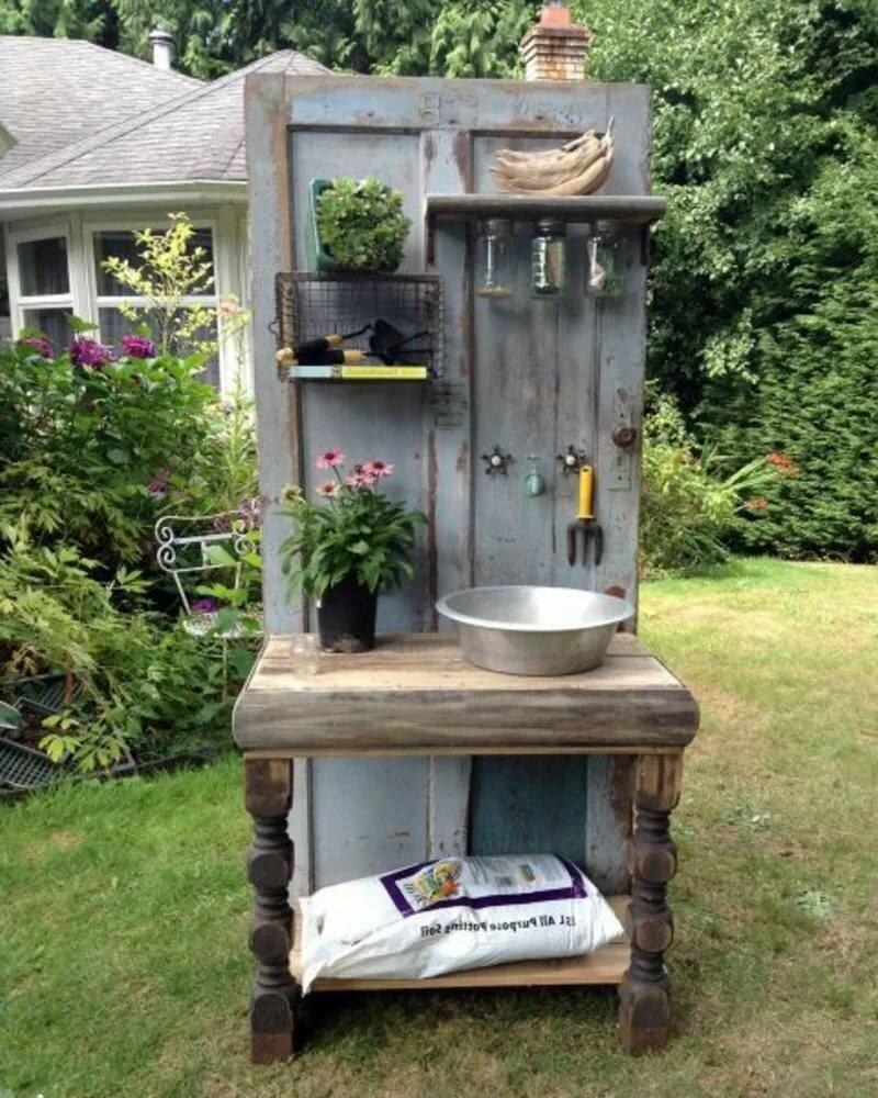 Умывальник в саду на даче