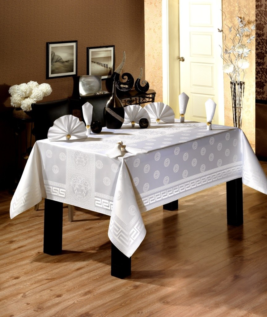 Белая скатерть Версаче